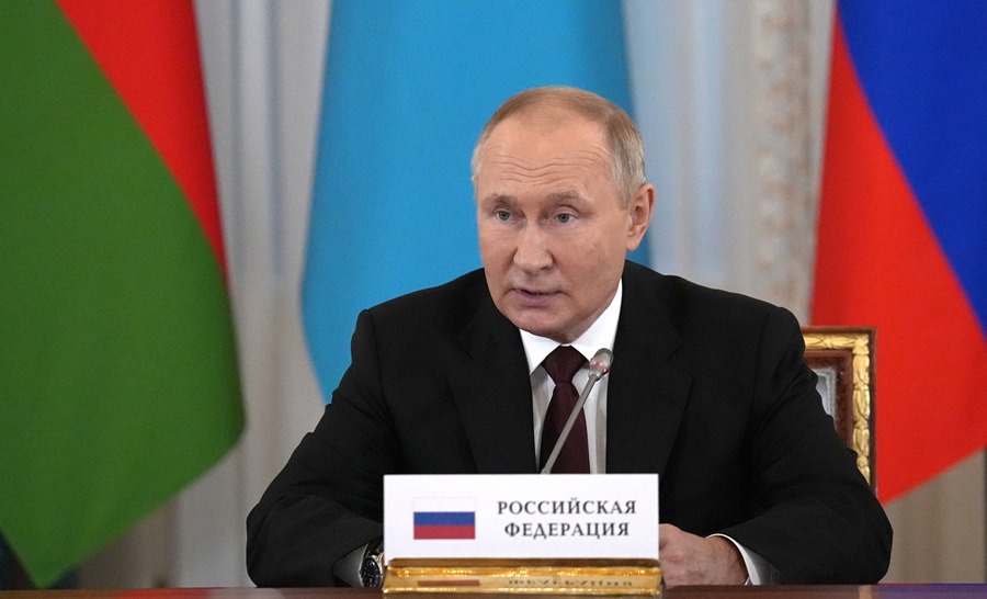 St. Petersburg (Russian Federation), 06/10/2022.- Russian President Vladimir Putin attends an informal annual summit of the Commonwealth of Independent States (CIS) heads of state at the Konstantin Palace presidential residence in Strelna, outside St