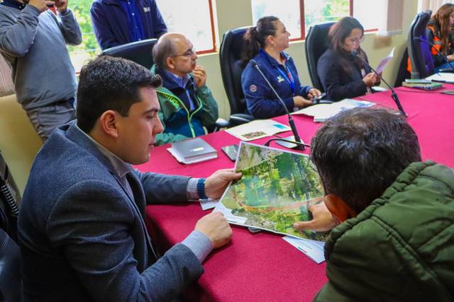 Municipalidad-de-Yungay-Participa-en-Presentacion-del-Diseno-del-Nuevo-Puente-El-Parron-5