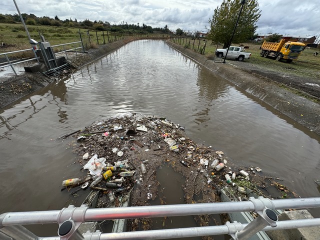 MOP-retira-mas-de-5-toneladas-de-basura-del-Estero-Las-Toscas-5