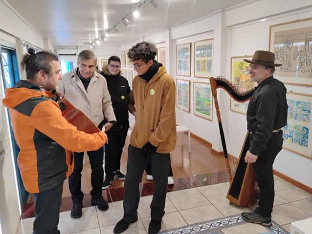 Cerca-de-350-asistentes-interactuaron-con-el-arte-en-Casa-Gonzalo-Rojas