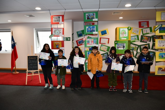 Corte-de-Chillan-premio-a-ninos-y-ninas-que-expresaron-sus-derechos-a-traves-de-la-pintura-5