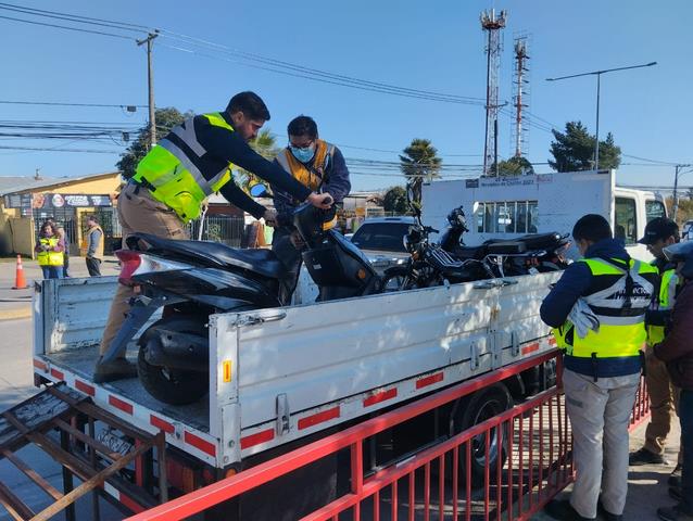 Incautan-ocho-motos-y-detienen-a-un-conductor-en-fiscalizacion-expres1