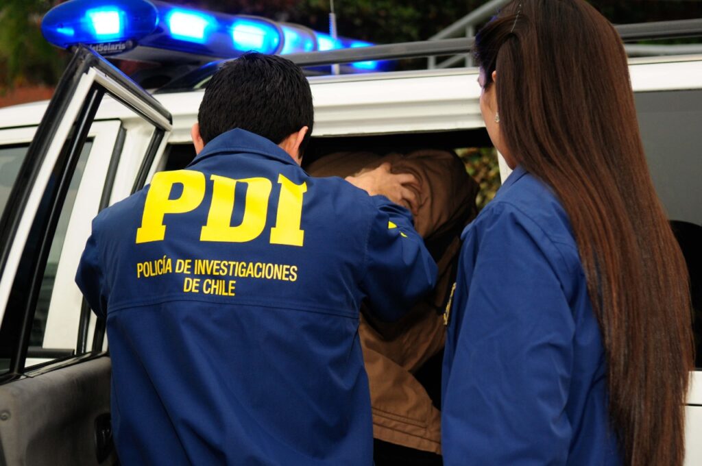 PDI-SAN-CARLOS-DETIENE-A-HOMBRE-QUE-VENDIA-DROGA-POR-APLICACION-DE-CITAS-1024x680