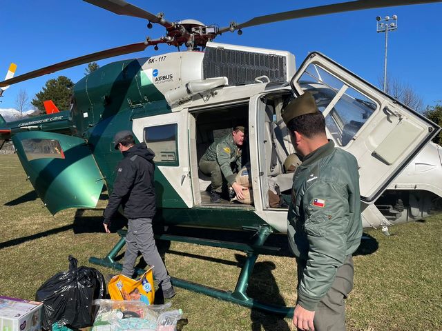 helicoptero-Carabineros-realizo-nuevo-operativo-de-entrega-de-alimentos-3