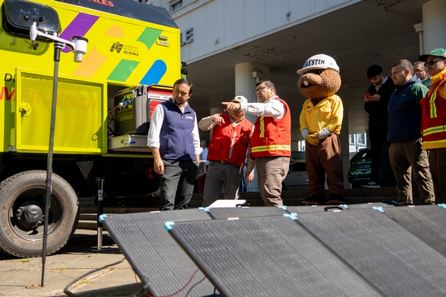 Gobierno-Regional-entrega-el-primer-puesto-de-comando-movil-a-Conaf