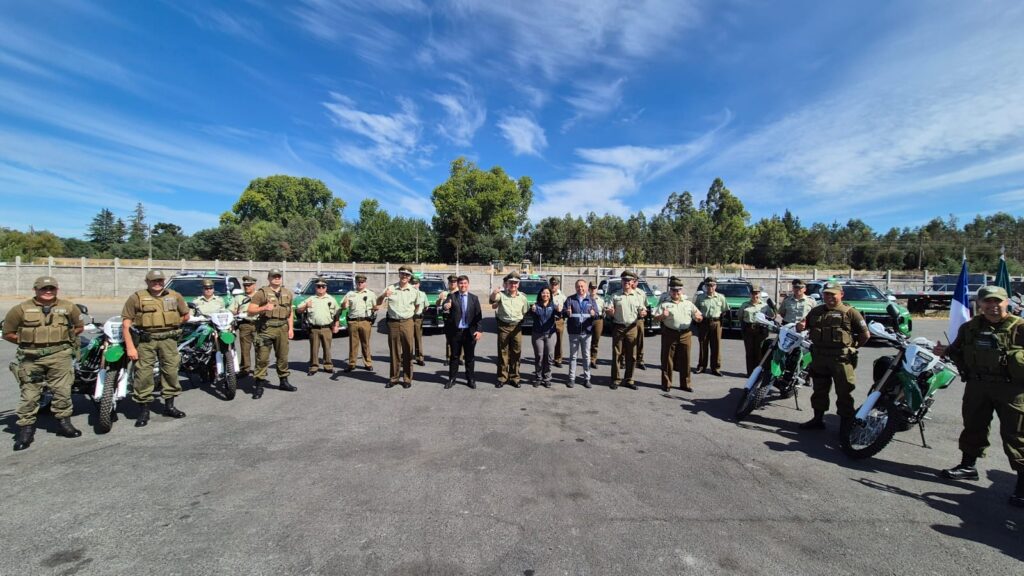 Carabineros-recibio-furgones-y-motos-todo-terreno-7-1024x576