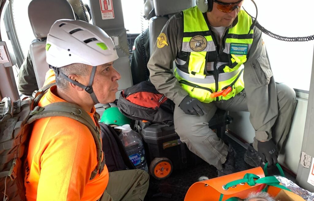 Carabineros-rescato-dos-mujeres-de-Volcan-Nevado-de-Chillan-1024x657
